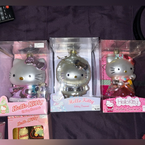 Set of early 2000s Hello Kitty Christmas ornaments - Picture 2 of 6